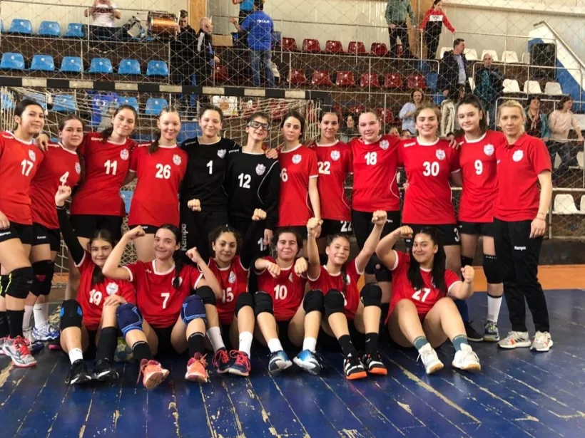 Handbal juvenil gălăţean: artistele şi csm-istele merg în Grupa Valoare