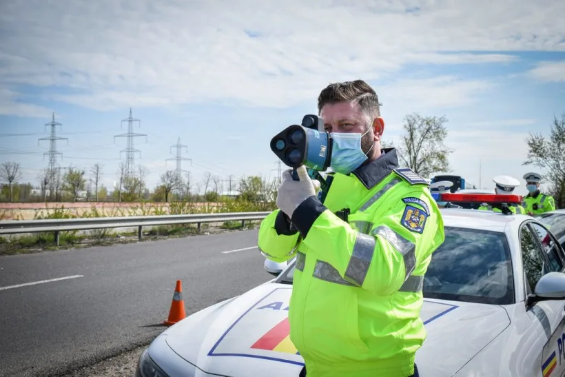 Șofer din Galați, prins de radar cu viteza de 135 de km/h. Avea permis doar de o lună