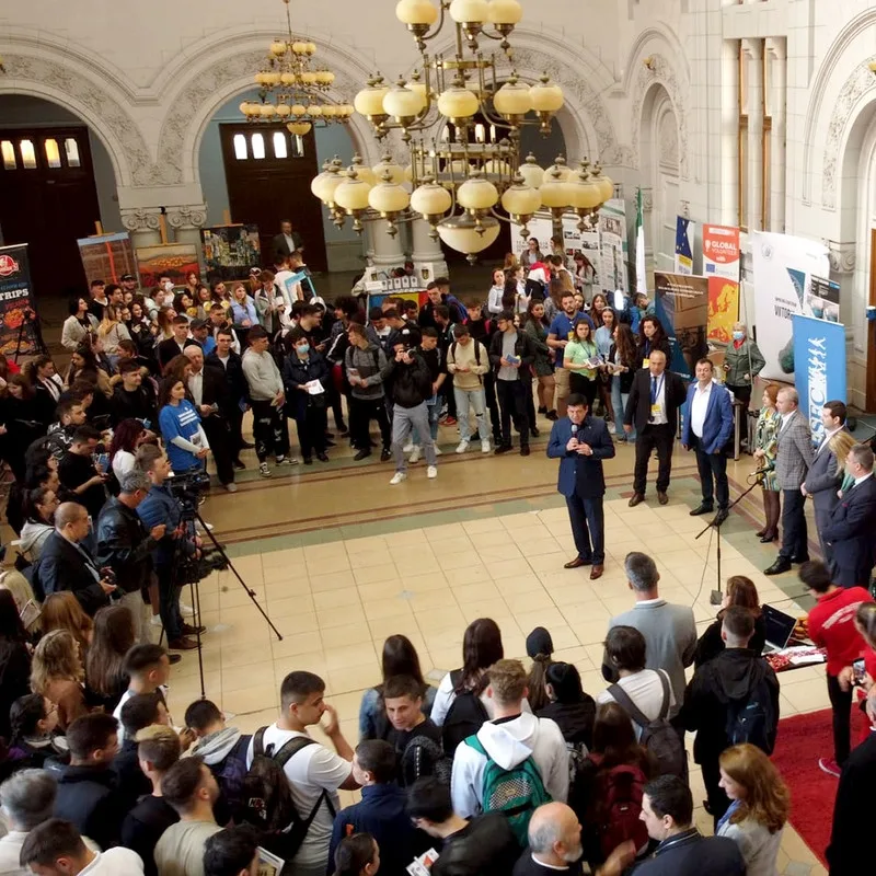 Peste 2000 de elevi prezenți la Târgul Educațional Student #UDJG de la Galați