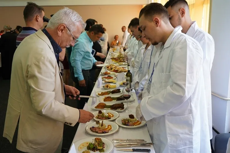 Produse gustoase și sănătoase, realizate de studenții Universității din Galați, premiate în cadrul unui concurs