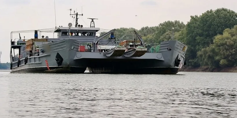 Un bac fluvial militar acționează din acest weekend la Galați