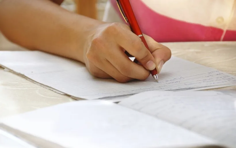 Tentativă de fraudă, descoperită într-un centru de examen din Galați