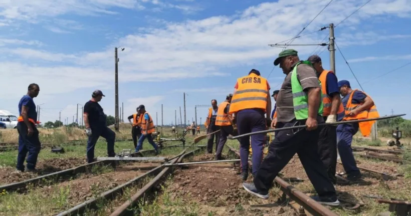 VIDEO Reparaţiile la calea ferată din Portul Galaţi sunt în plină desfăşurare