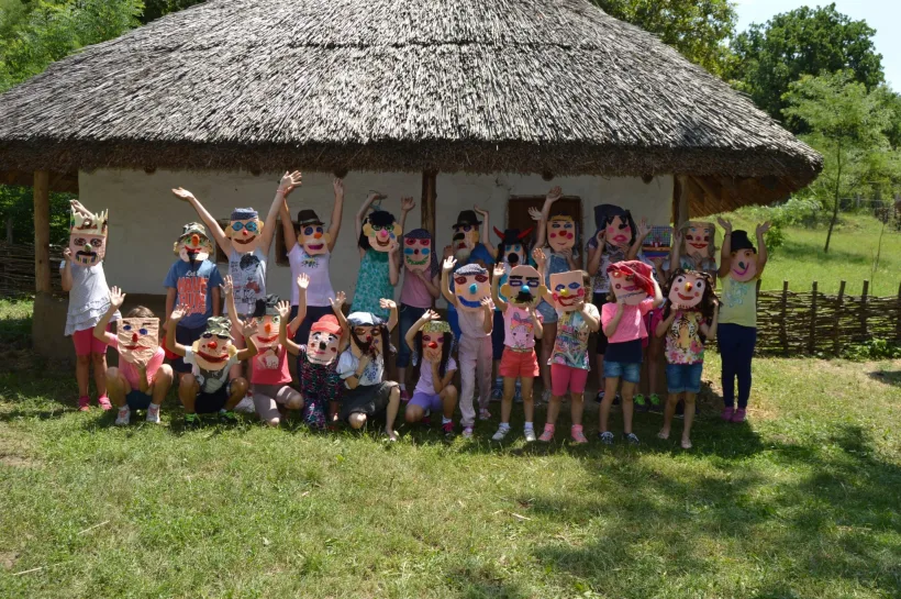 Tabără de creație în domeniul artei și meșteșugurilor populare, la Centrul Cultural „Dunărea de Jos”