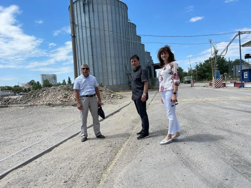 Ministrul Economiei, Florin Spătaru, cere prelungirea liniei ferate din Portul Galați