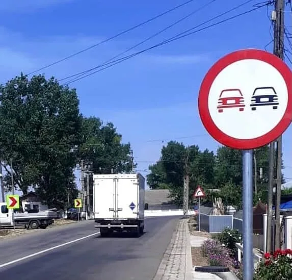 Costel Fotea, președintele CJ Galați: Indicatoare noi, marcaje refăcute și lucrări de tăiere a vegetației de pe marginea drumurilor județene