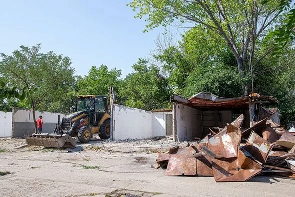 Trei cartiere din orașul Galați vor fi modernizate: vechile garaje nu își mai au locul!