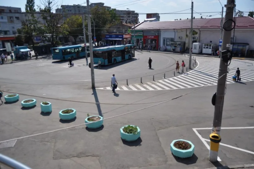 Mai puține locuri de parcare gratuite în zona Pieței Centrale din Galați