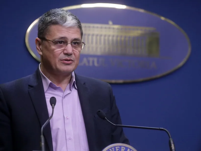 Ministrul Boloş, mesaj pentru românii care au folosit cardurile sociale pentru băuturi alcoolice şi ţigări: Amenzile ajung undeva în jurul a 6.500 de lei!