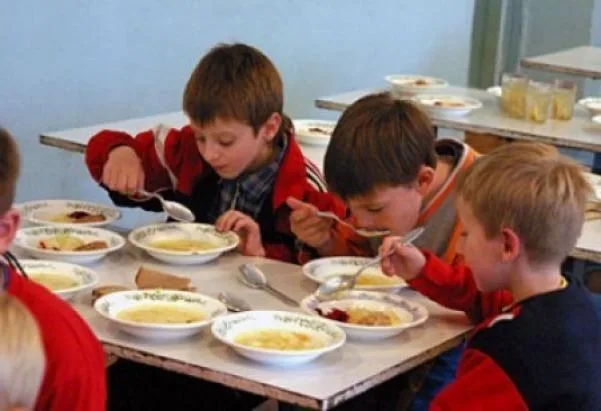 Aproape 3500 de elevi gălățeni vor beneficia de suport alimentar majorat, în timpul școlii