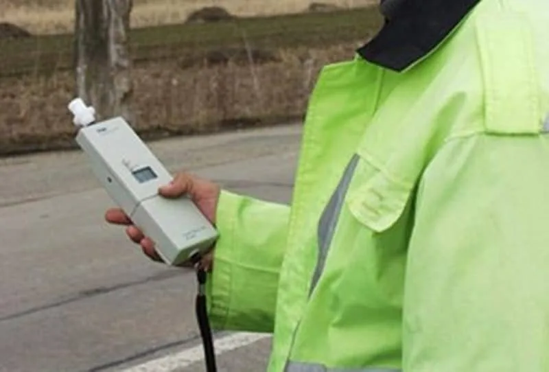 Pericol public pe șosele: un bărbat beat și fără permis a primit patru sancțiuni contravenționale