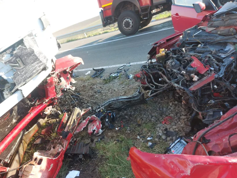 Accident groaznic în Galați: mașină strivită de roțile unui tir