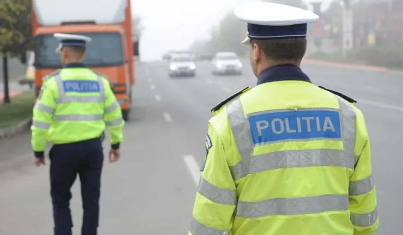 O tânără a pierdut control volanului și s-a răsturnat cu mașina în câmp