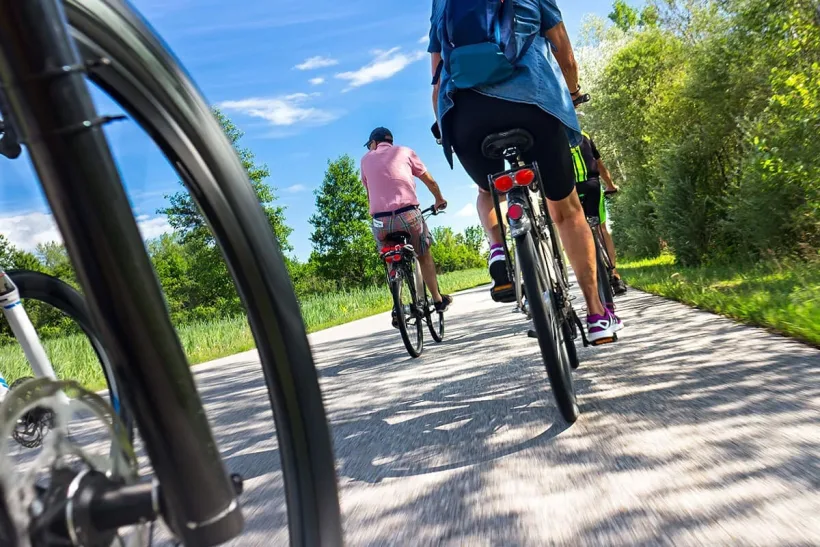 Pistă pentru bicicliști de 30 kilometri, între Lacul Vânători și Pădurea Gârboavele și între Lacul Vânători și Smârdan