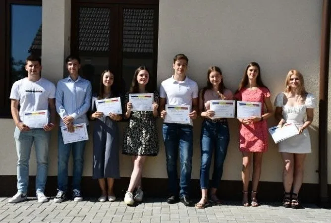 Excelența în Educație va fi răsplătită financiar (și) de Guvern