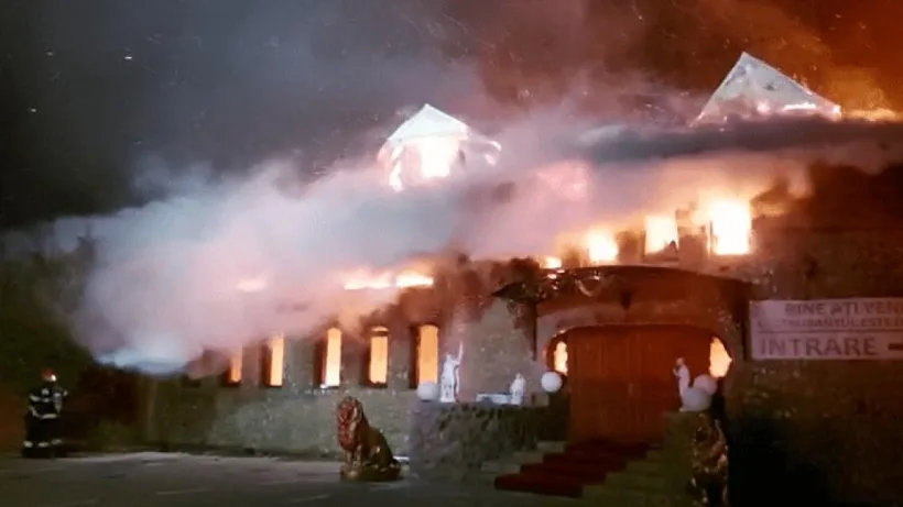 Restaurantul Hanul Vânătorului a luat foc. Incendiul a cuprins întregul local și o casă învecinată