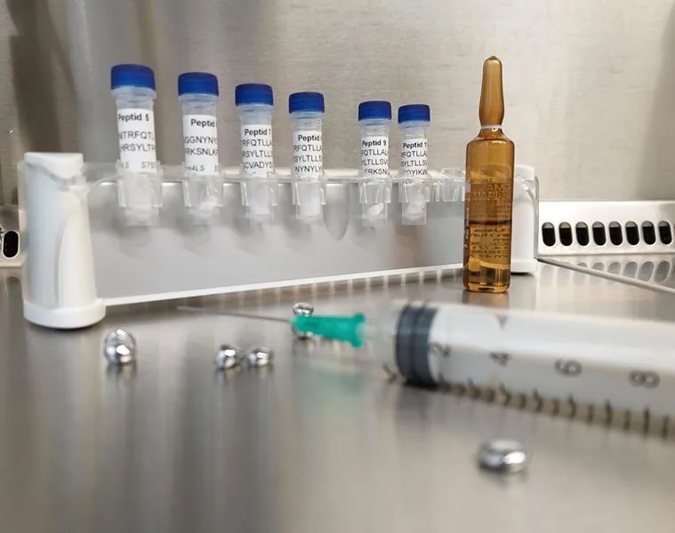 Medicii români au inventat vaccinul împotriva COVID-19
