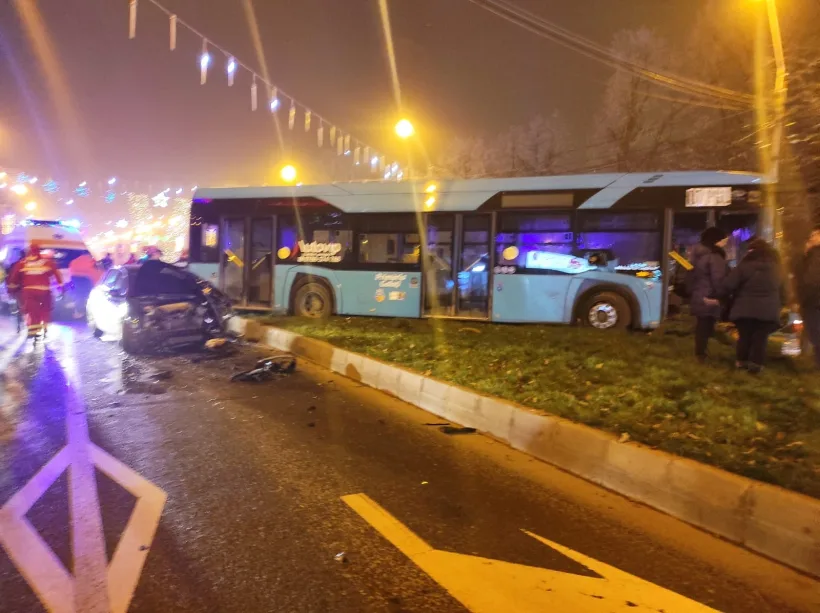 Accident grav între un autobuz și o mașină în Galați