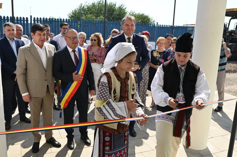 Creșa din Tulucești, inaugurată în prezența lui Costel Fotea și a ministrului Cseke Attila. Are 40 de locuri și este dotată cu panouri fotovoltaice