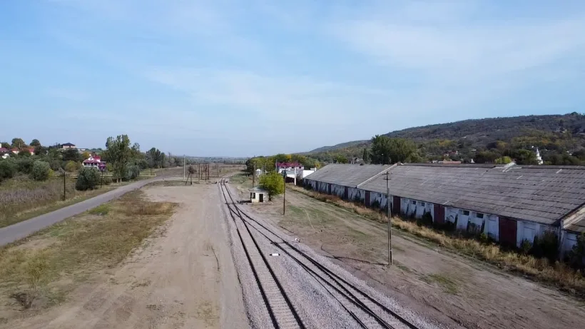 După doi ani, se reia circulația trenurilor pe un tronson din calea ferată distrusă de furtuna Boris