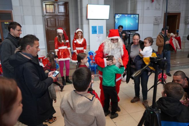 Moș Crăciun a adus daruri la Universitatea Dunărea de Jos