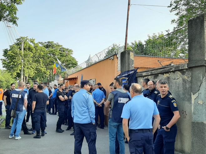 Protest la Penitenciarul Galați: zeci de polițiștii au refuzat să intre în tură
